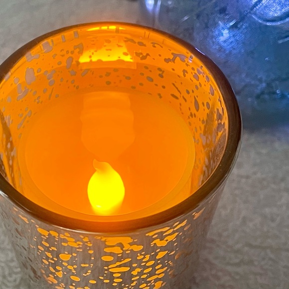 COLLECTION of BALL-JAR LIGHT + FLAMELESS/FLICKERING VOTIVE CANDLE… - Picture 5 of 12